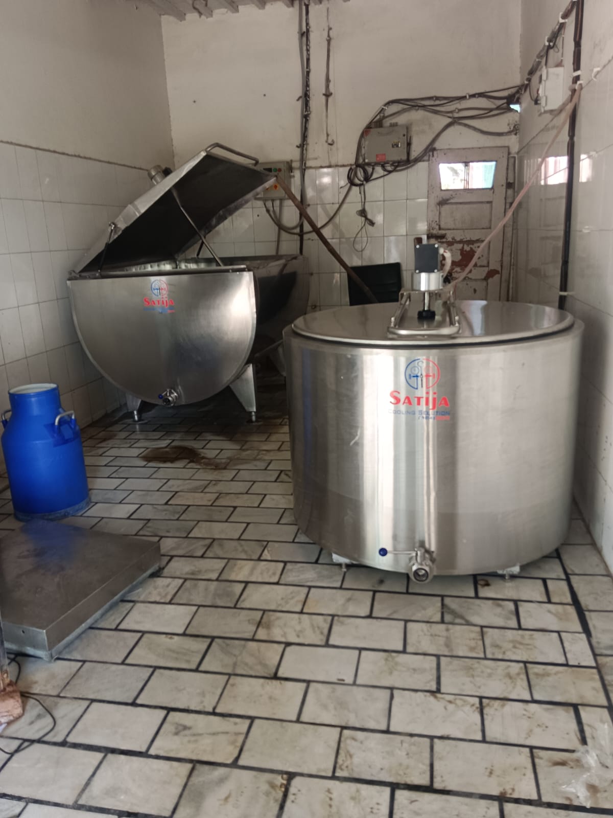 Dairy cooling equipment and bulk milk cooler